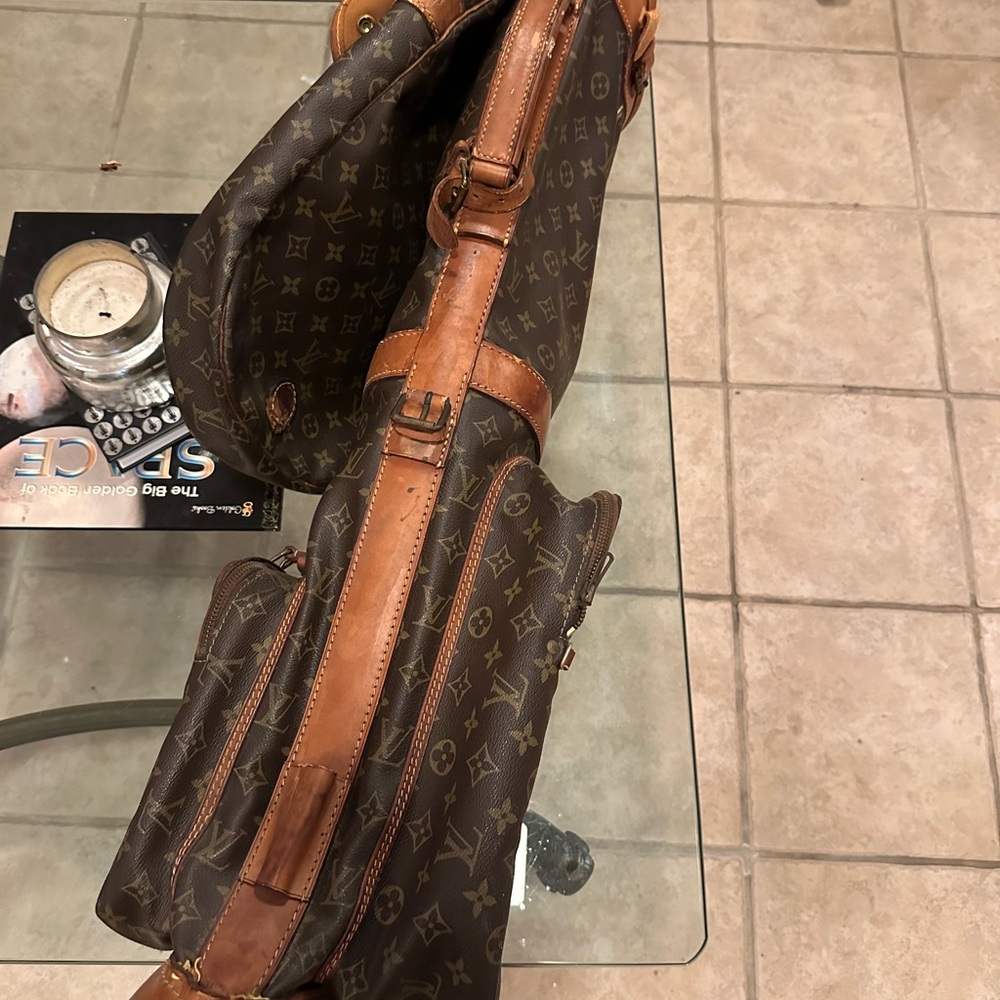 Louis Vuitton vintage collectible golf bag. - Picture 11 of 12